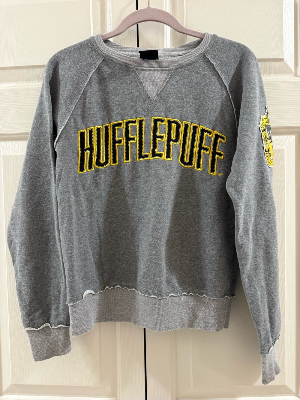Harry Potter Hufflepuff Crewneck Sweatshirt Gray Yellow Unisex XS Hogwarts
